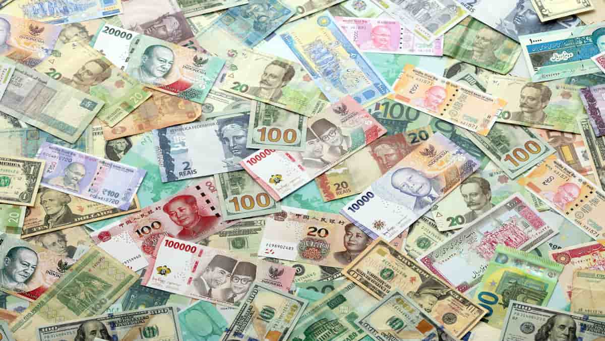 أسعار العملات اليوم الخميس 18/9/2025 بالجنيه المصري في البنك والسوق السوداء