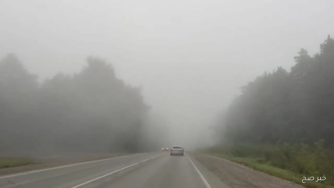 طريق إسكندرية الصحراوي الآن مغلق أمام السيارات بسبب الشبورة الكثيفة