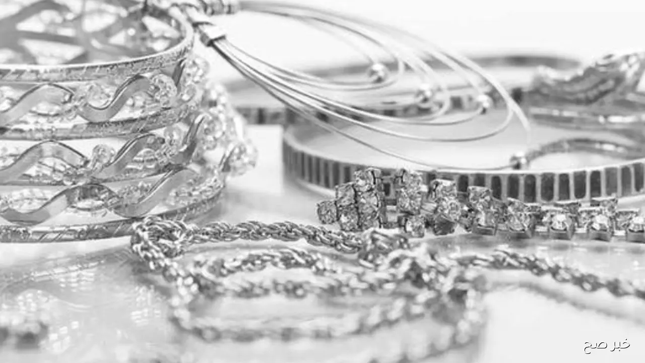 سعر الفضة اليوم الاثنين 10 نوفمبر 2025 .. عيار 999 بكام؟ تراجع طفيف في الأسواق المحلية والعالمية