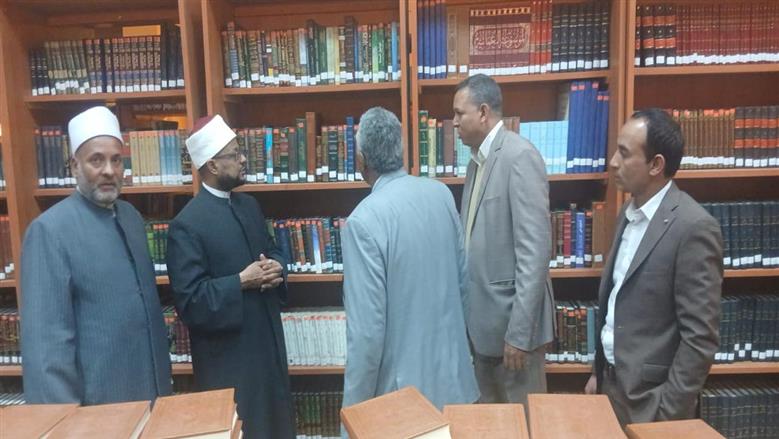 أمين «البحوث الإسلامية» يتفقد مكتبة الأزهر بالقرنة: يجب تكثيف الأنشطة الثقافية