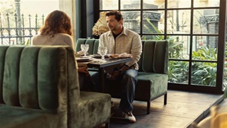 الفنان شريف سلامة في كواليس مسلسل على قد الحب