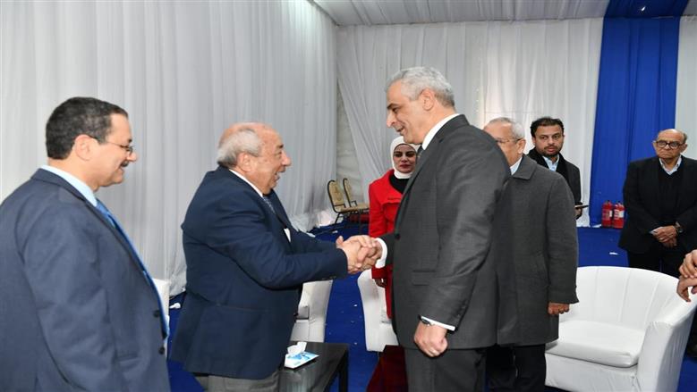 وزير الإنتاج الحربي يدلي بصوته في انتخابات نقابة المهندسين (صور)