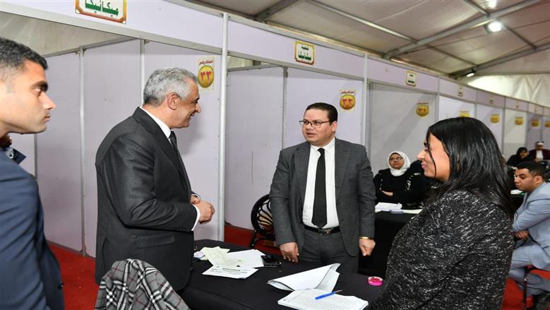وزير الإنتاج الحربي يدلي بصوته في انتخابات نقابة المهندسين (صور)