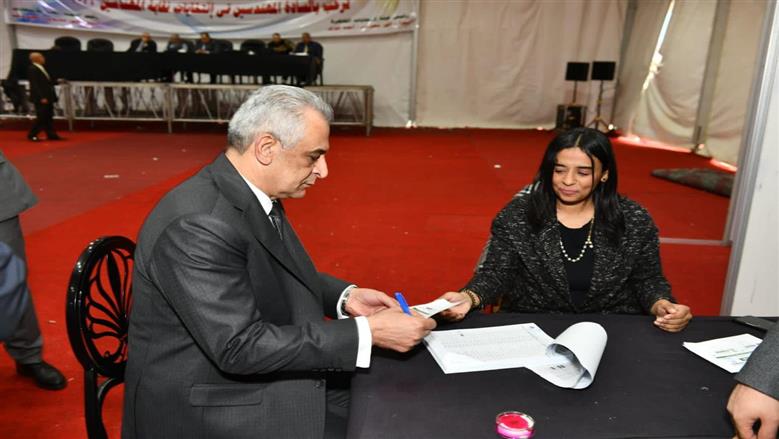 وزير الإنتاج الحربي يدلي بصوته في انتخابات نقابة المهندسين (صور)